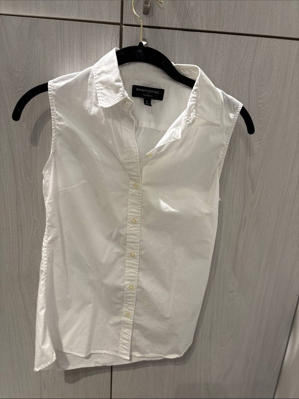 Banana Republic White Sleeveless Button-Down Blouse